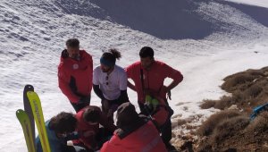 Kayak yaparken bacağı kırılan doktor 6 saatte kurtarıldı
