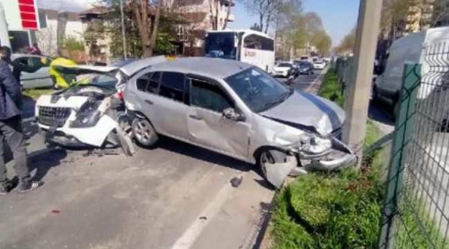 Kazaya bakmak için yavaşladı, zincirleme kaza oldu
