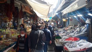 Kemeraltı'nda 'kapanma' öncesi alışveriş yoğunluğu