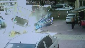 Kıl payı ile ölümden döndüler: O anlar kamerada