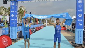 Kürsüye İzmir damgası