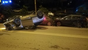 Lüks cip park halindeki araca çarpıp takla attı