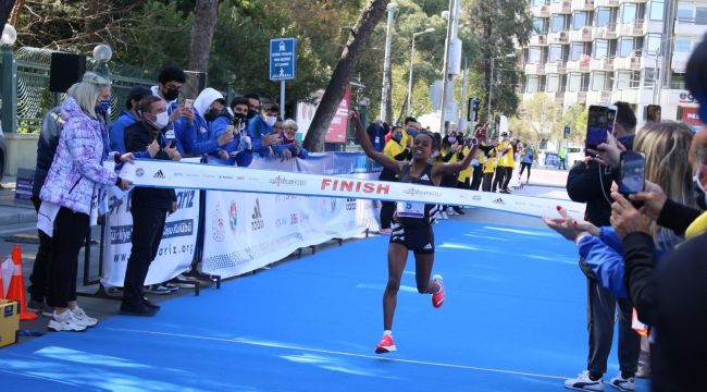 Maratonİzmir tarihe geçti