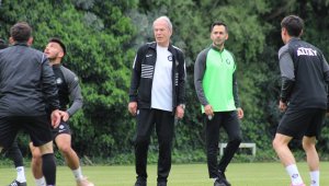 Mustafa Denizli, 6 futbolcuyu kadro dışı bıraktı