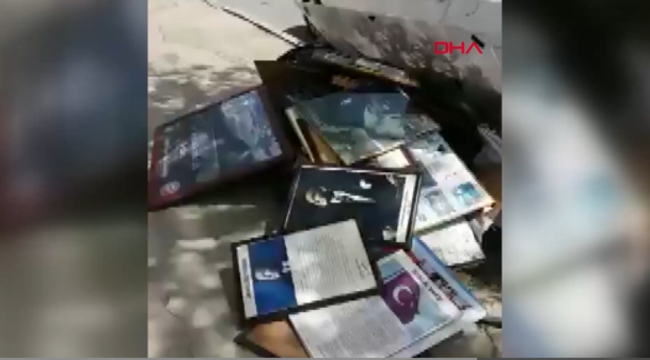 Okulun önündeki çöpten Atatürk posteri çıktı