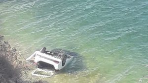 Otomobil Van Gölü'ne uçtu: 4 yaralı