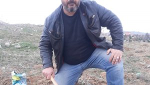 Polis memuru doğaya 3 bin 599 meşe ağacı fidanı dikti