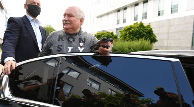 Polonya'nın eski Cumhurbaşkanı Walesa, internette iş arıyor