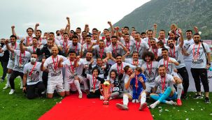 Şampiyon Manisa FK kupasına kavuştu