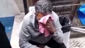 Sapığı dövüp polise teslim ettiler