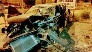 Seferihisar'da otomobil hurdaya döndü