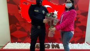 Şehit kızından emniyet müdürüne çiçek