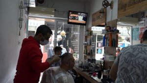 Tam kapanma öncesi berberler doldu