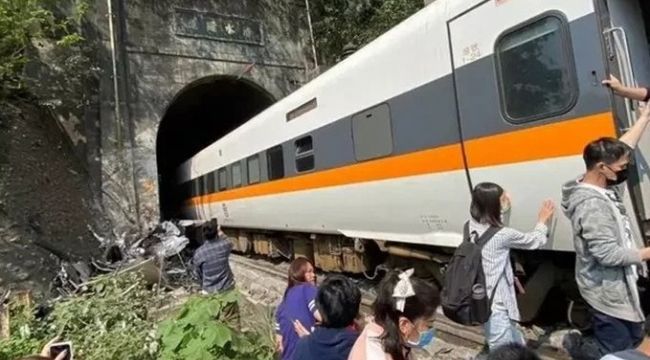 Tayvan'da tren raydan çıktı: 36 ölü, 40'tan fazla yaralı