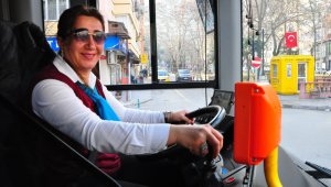 Tek kadın şofördü, kaza yapınca işten atıldı