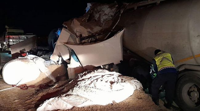 TIR ile beton mikseri kafa kafaya çarpıştı: 2 ölü