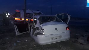 Tır ile otomobil çarpıştı: 3 ölü, 2 yaralı