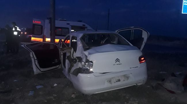 Tır ile otomobil çarpıştı: 3 ölü, 2 yaralı
