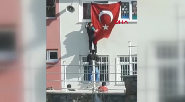 Türk bayrağı için tehlikeli tırmanış