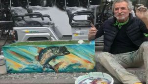 Uçan kaleci parmakları ile sokakları renklendiriyor 