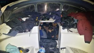 Yelkenli teknede 114 göçmen yakalandı