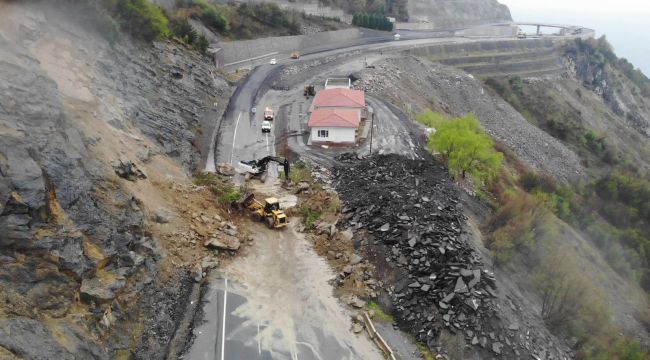 Zonguldak'ta korkutan heyelan