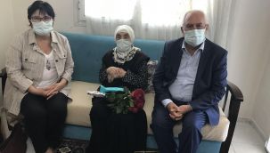 107 yaşındaki Ayşe Nine'nin Anneler Günü'nü kutladılar