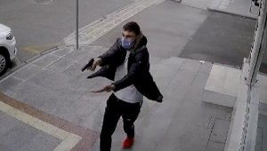 16 yaşındaki genç sokak ortasında iki kişiyi vurdu