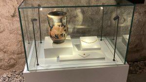 2400 yıllık lahitten çıkanlar sergide