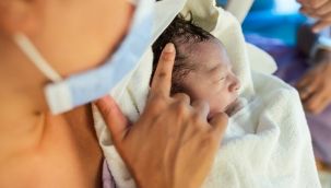 25 yaşındaki kadın 'dokuz' doğurdu