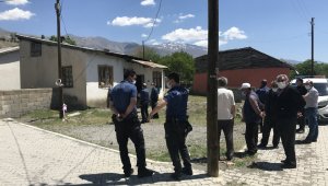 7 aylık hamile kadın karnındaki çocuğu düşürmek için çatıdan atladı