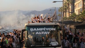 Altay'ın şampiyonluk coşkusu tüm İzmir'de yankılandı