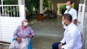 Aşıdan korkan yaşlı çifti, sağlık ekipleri ikna etti