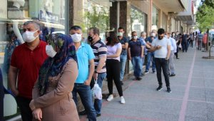 Aydın'da sokaklar boş, tatlıcılar dolu