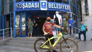 Başkan Günel'den bisiklet hediyesi