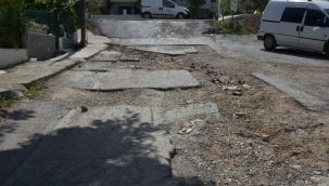 Başkan icraatlarıyla övündü, Urlalı onu yalanladı