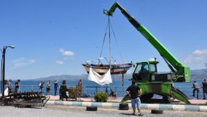 Batan tekneler denizden çıkartılıyor