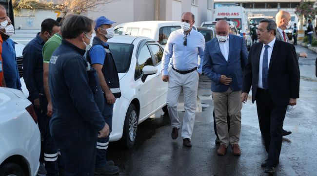 Batur, belediye çalışanları ile bayramlaştı