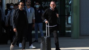 Beşiktaş, İzmir'e tam kadro geldi