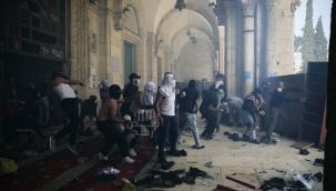 Binlerce Filistinli Mescid-i Aksa'ya gidiyor