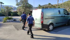 Bodrum'da bankaya ve zırhlı araçlara taşlı saldırı