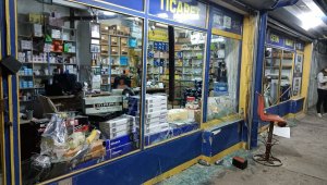 Bomba gibi patladı, işyerleri zarar gördü