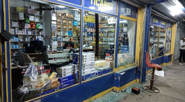 Bomba gibi patladı, işyerleri zarar gördü