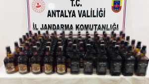 Durdurulan araçta 30 bin TL değerinde kaçak içki ele geçirildi