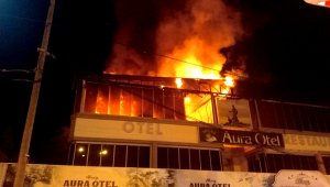 Edremit'te otel yangını