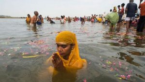 Ganj Nehri kıyısına 71 ceset vurdu
