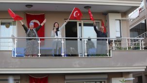 Gaziemir'in balkonlarında bayram coşkusu