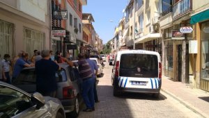 Hareketli dakikalar: Eski eşi ve iki kişiyi silahla vurdu