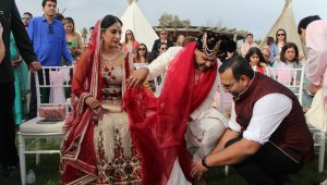 Hint düğünleri pandeminin bitmesini bekliyor