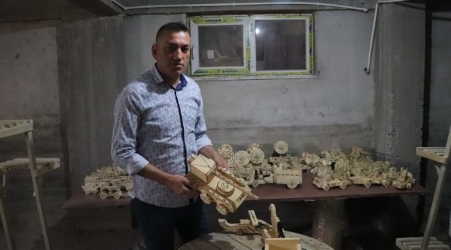 Hurda paletler çocuklara oyuncak oluyor